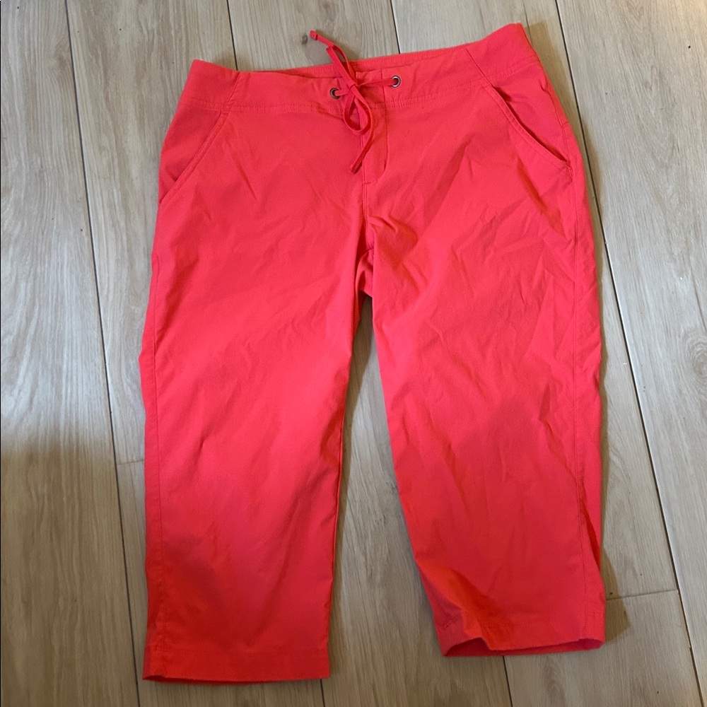 Columbia Long Shorts style XL8950 Vibrant Red Inseam Drawstring Size 6